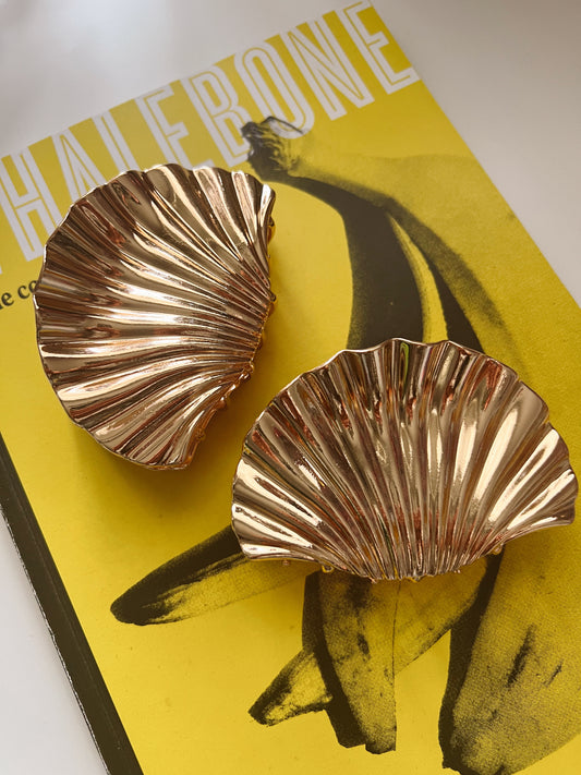 Golden Hour Seashell Hair Claw